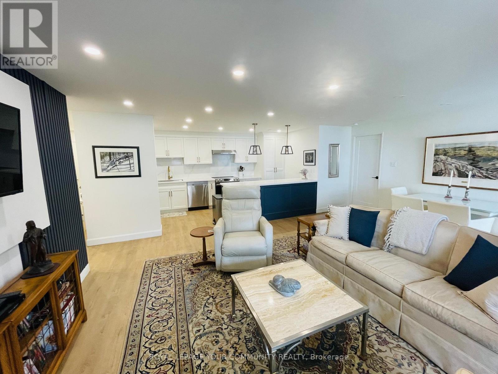 1004 - 50 Inverlochy Boulevard, Markham, ON - Indoor Photo Showing Living Room