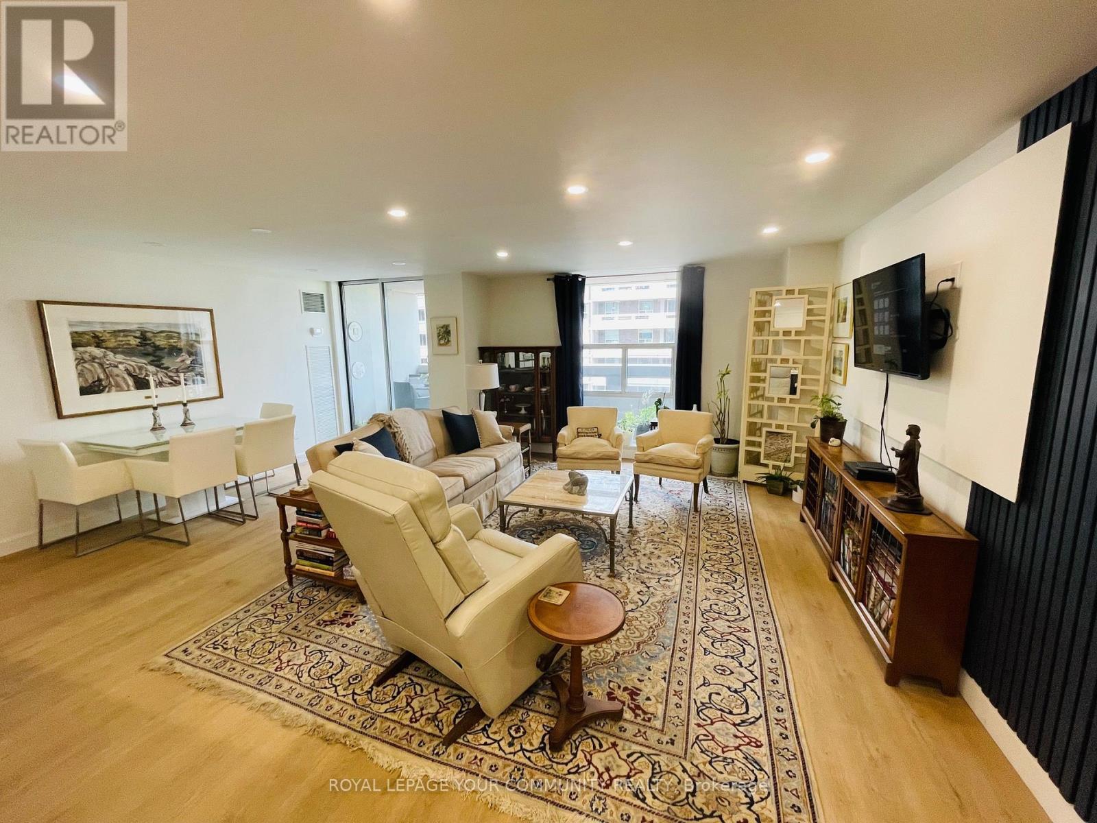 1004 - 50 Inverlochy Boulevard, Markham, ON - Indoor Photo Showing Living Room