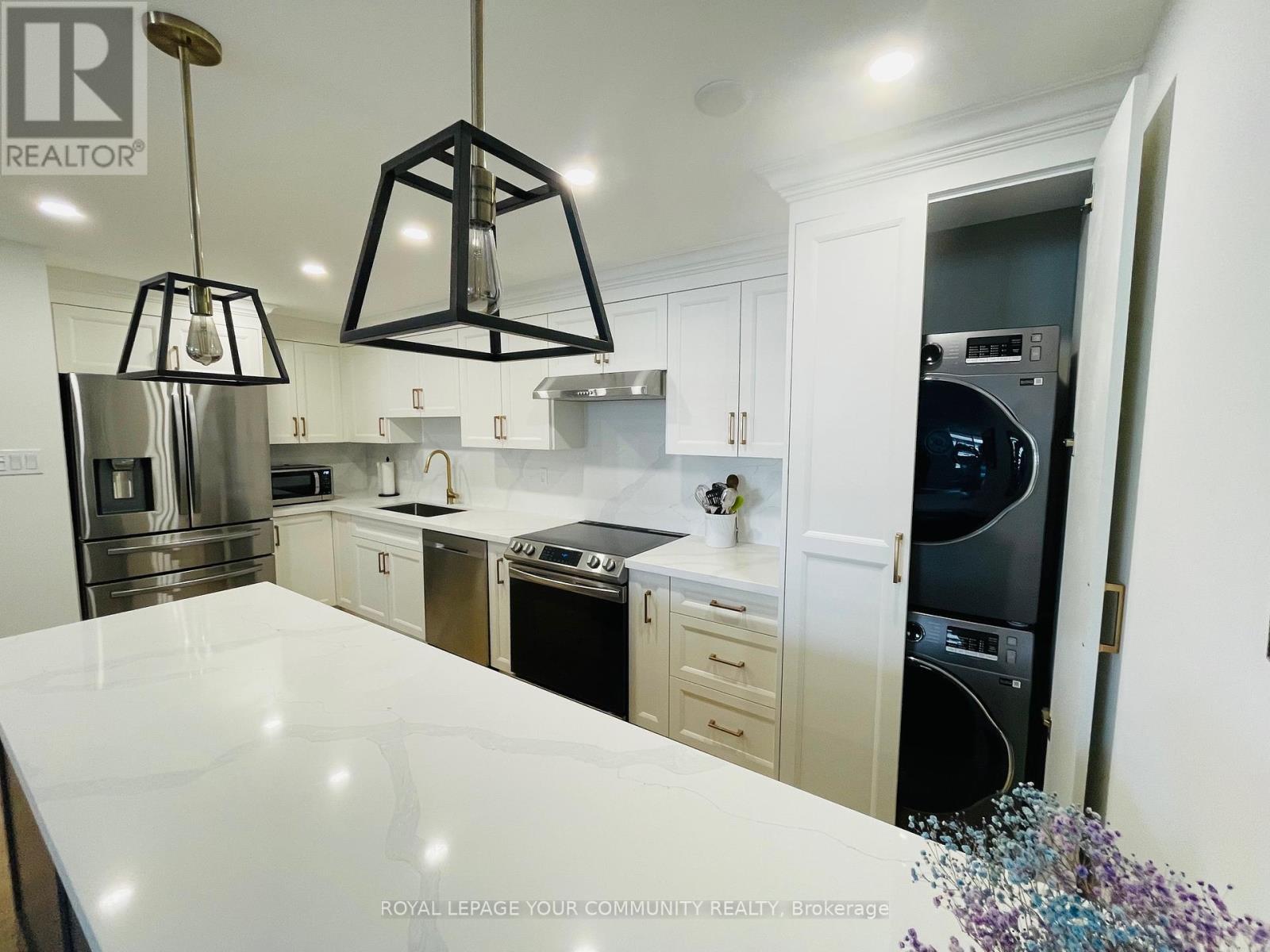 1004 - 50 Inverlochy Boulevard, Markham, ON - Indoor Photo Showing Kitchen