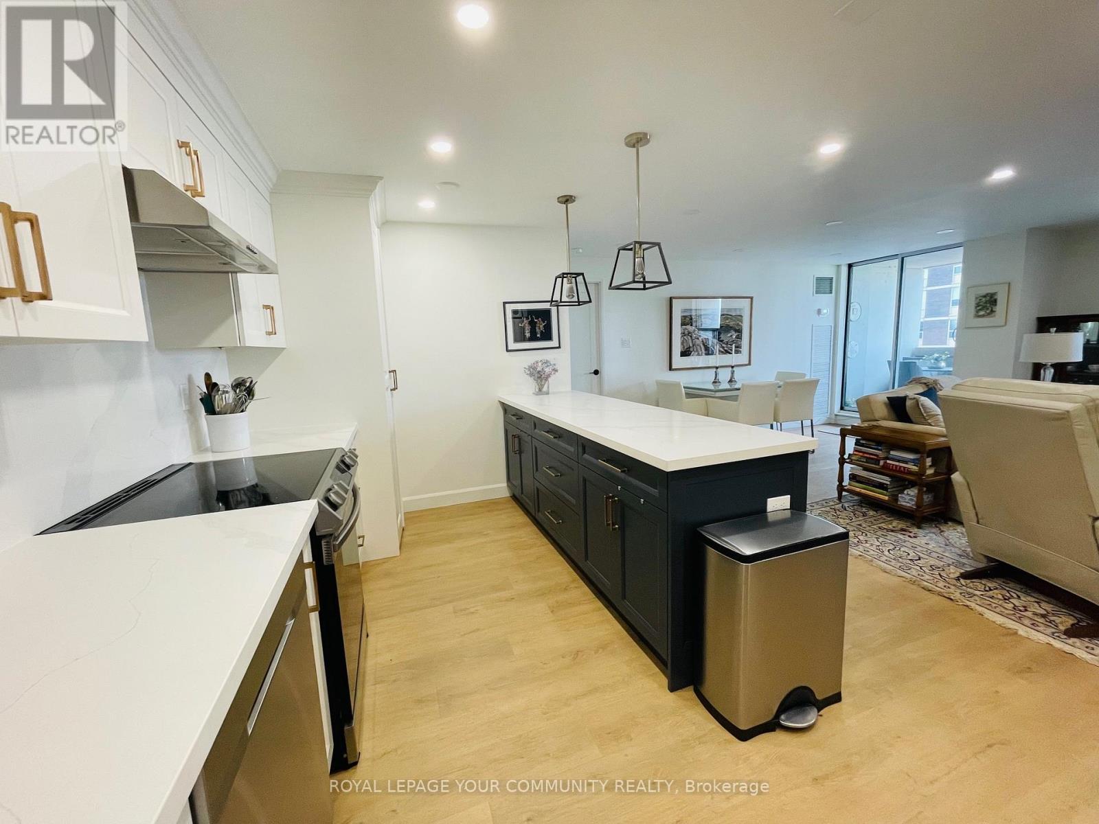 1004 - 50 Inverlochy Boulevard, Markham, ON - Indoor Photo Showing Kitchen