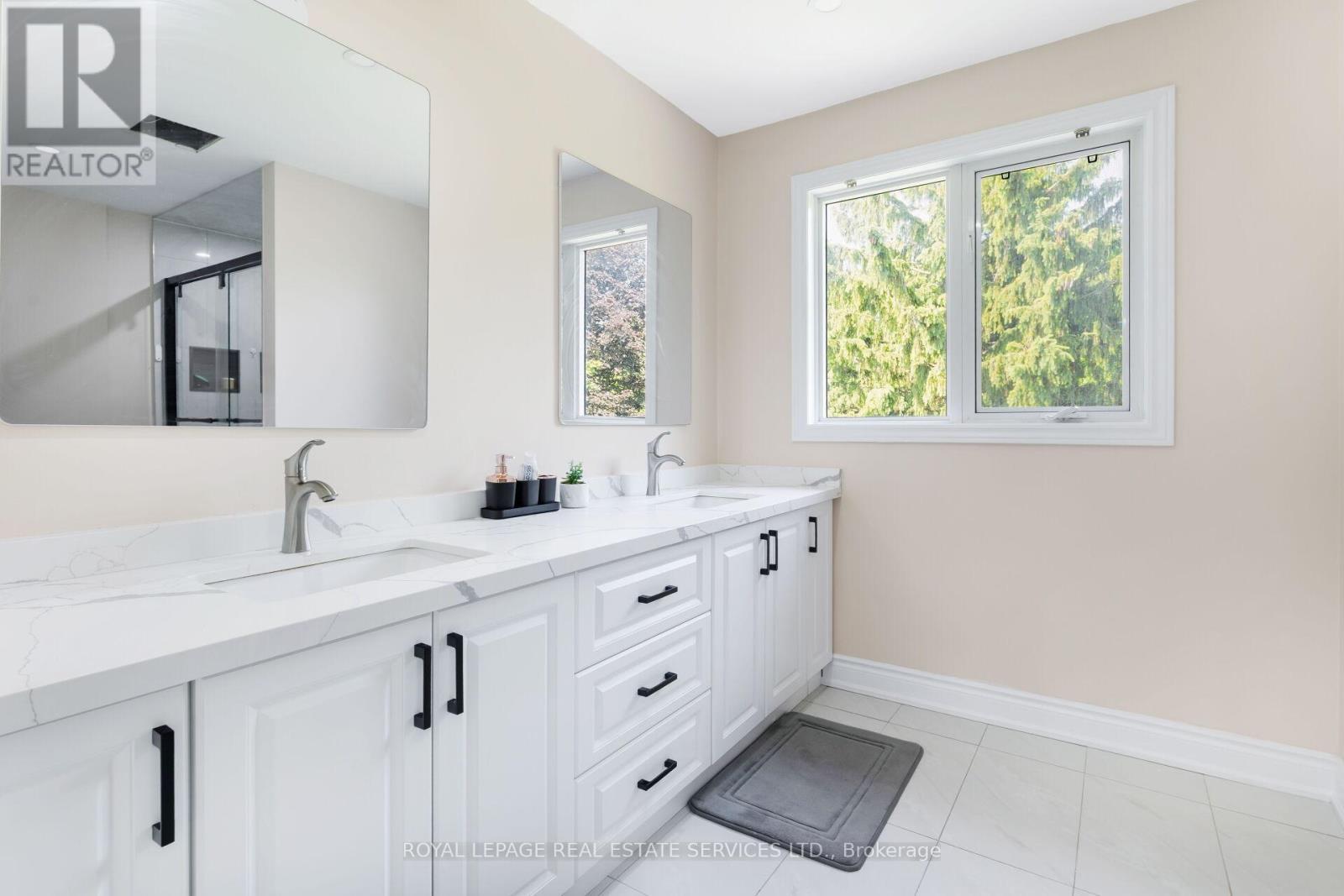 18 Tremont Court, Brampton, ON - Indoor Photo Showing Bathroom