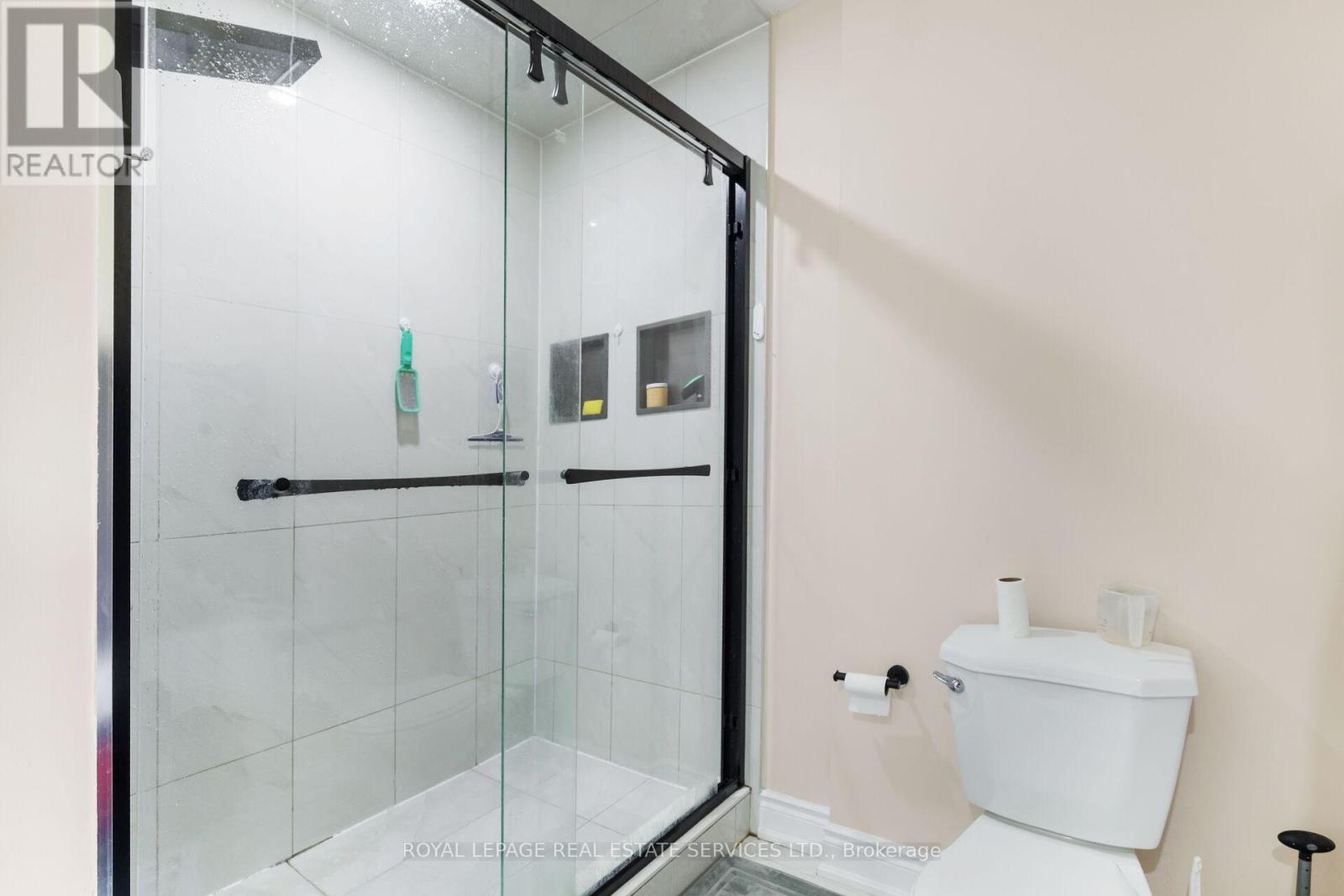 18 Tremont Court, Brampton, ON - Indoor Photo Showing Bathroom