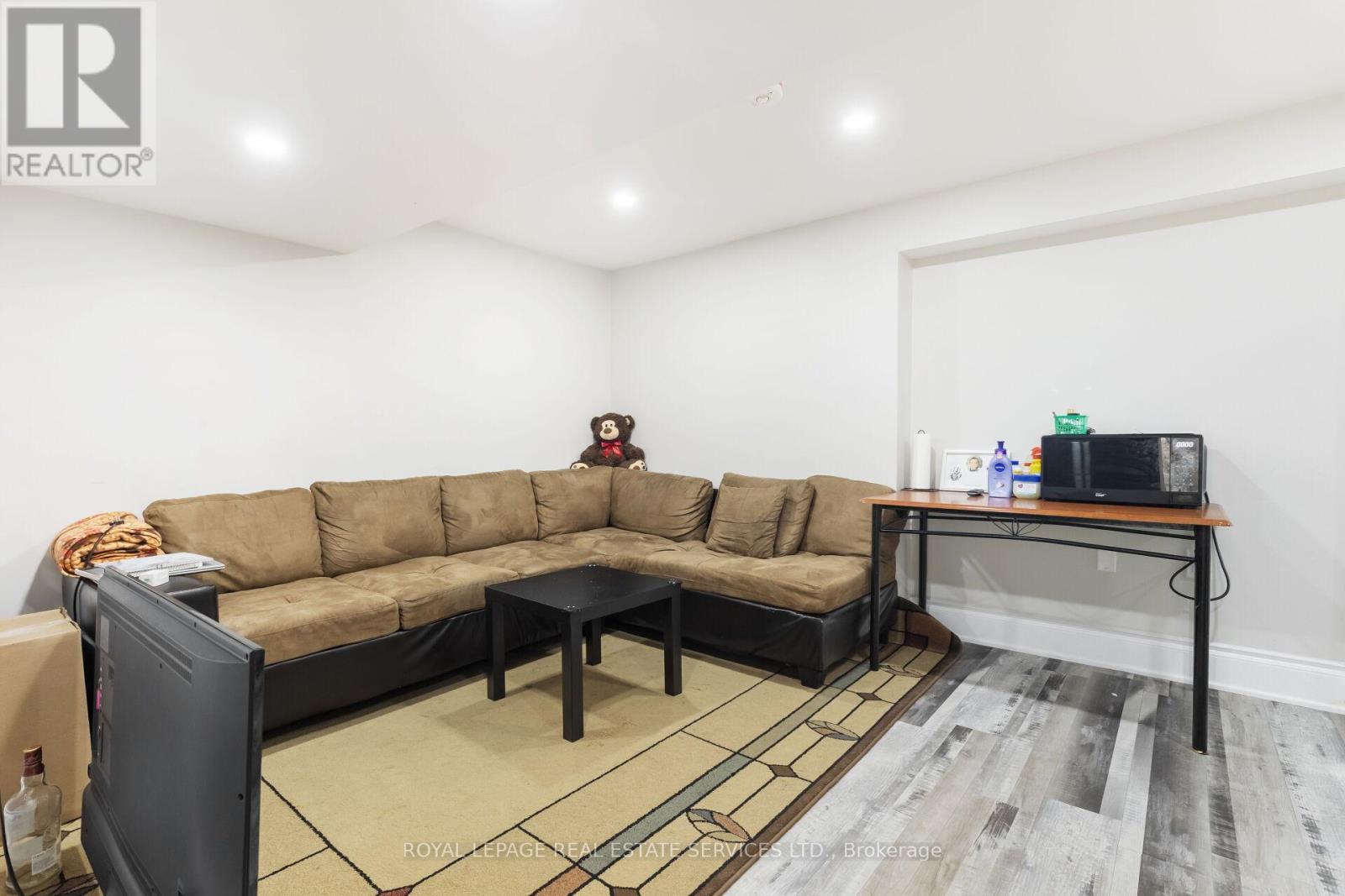 18 Tremont Court, Brampton, ON - Indoor