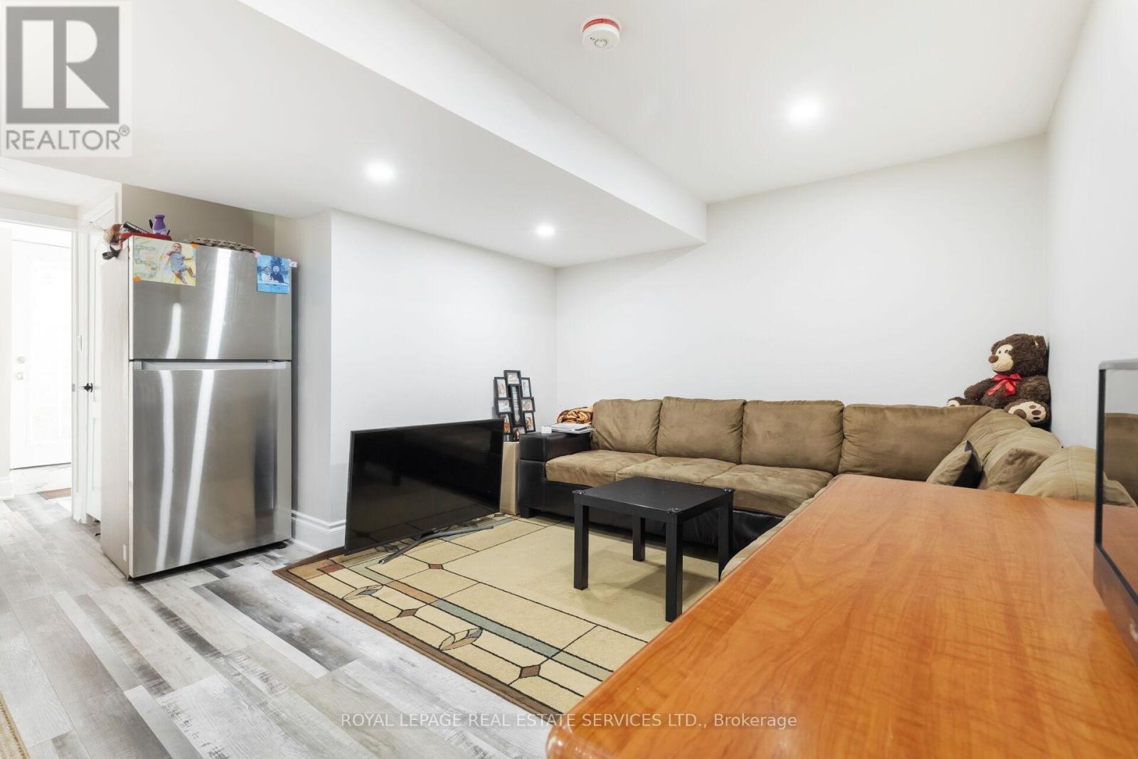 18 Tremont Court, Brampton, ON - Indoor