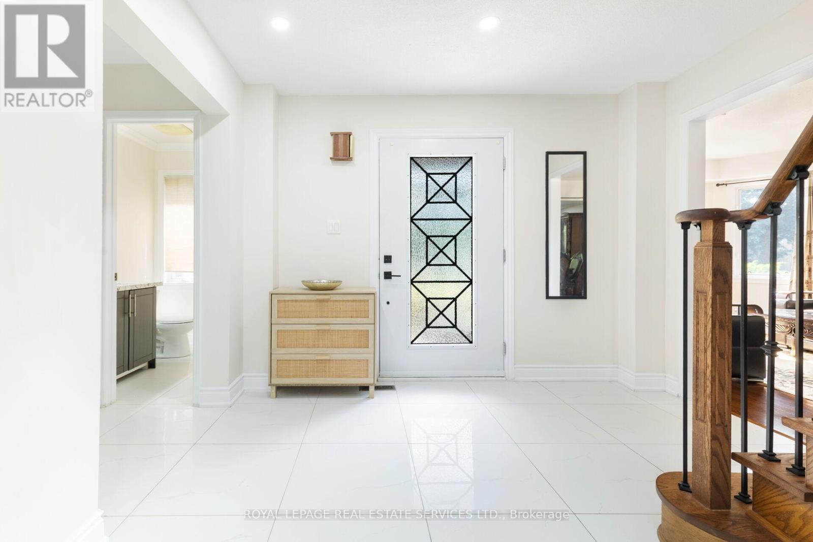 18 Tremont Court, Brampton, ON - Indoor Photo Showing Other Room