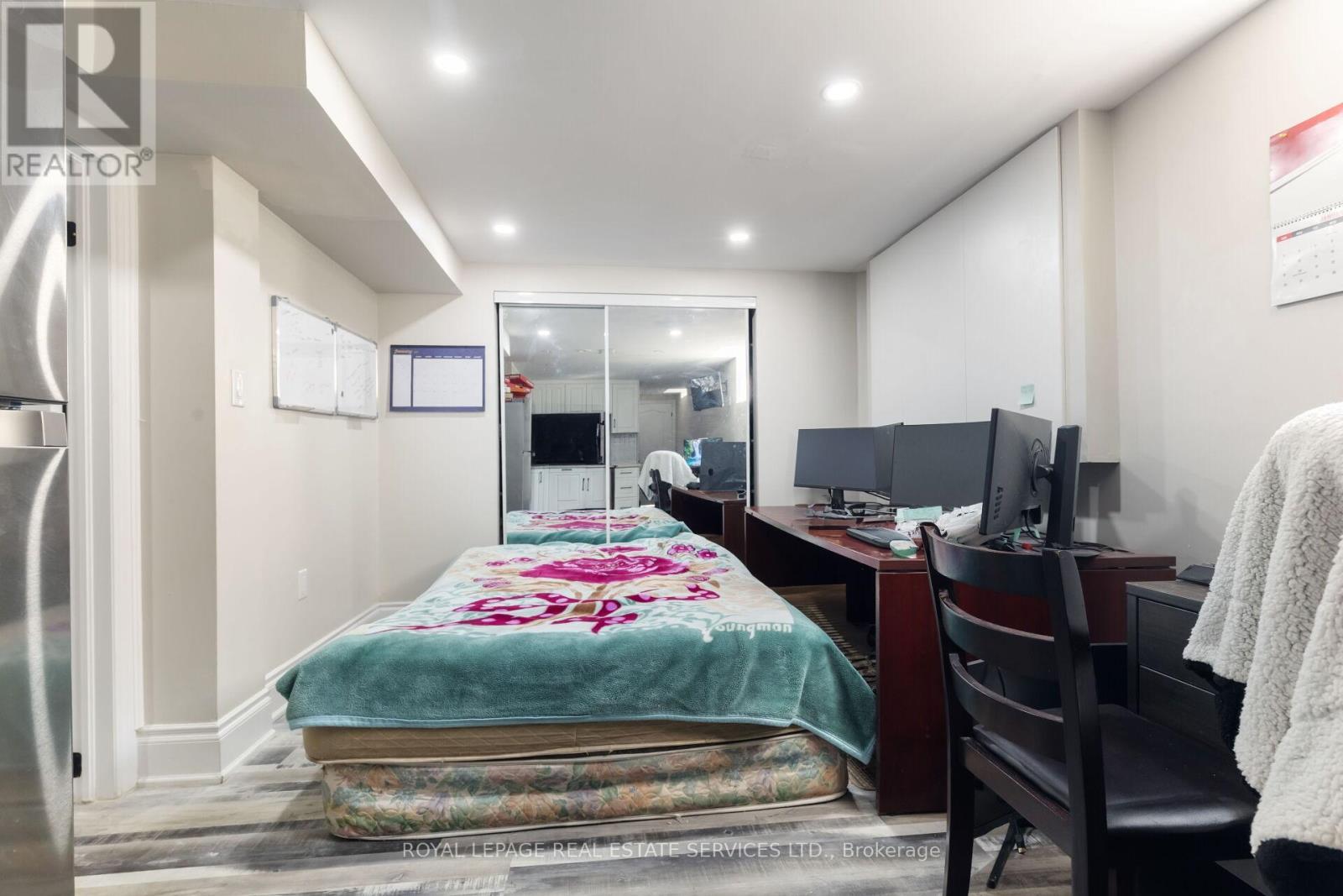 18 Tremont Court, Brampton, ON - Indoor Photo Showing Bedroom