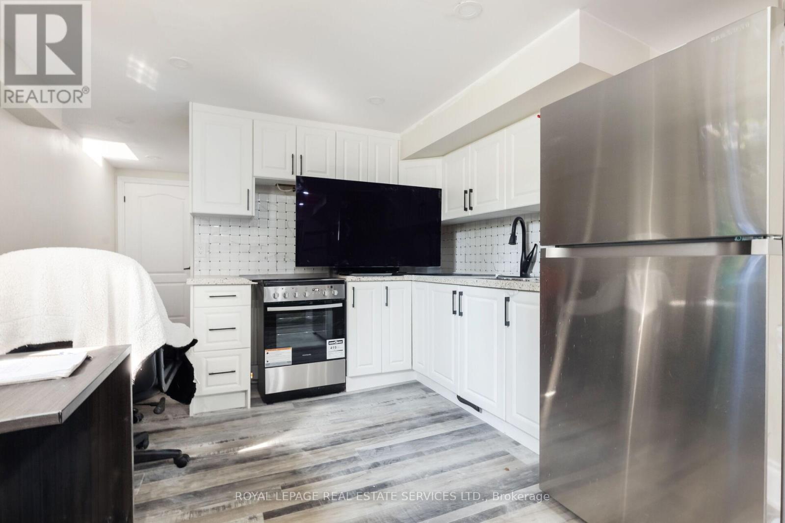 18 Tremont Court, Brampton, ON - Indoor Photo Showing Kitchen