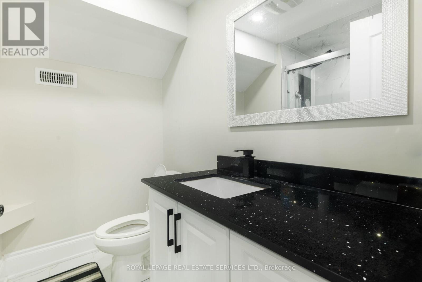 18 Tremont Court, Brampton, ON - Indoor Photo Showing Bathroom