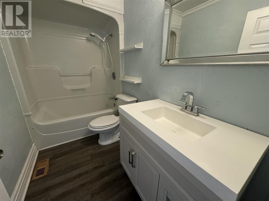 46 Neebig Avenue, Manitouwadge, ON - Indoor Photo Showing Bathroom