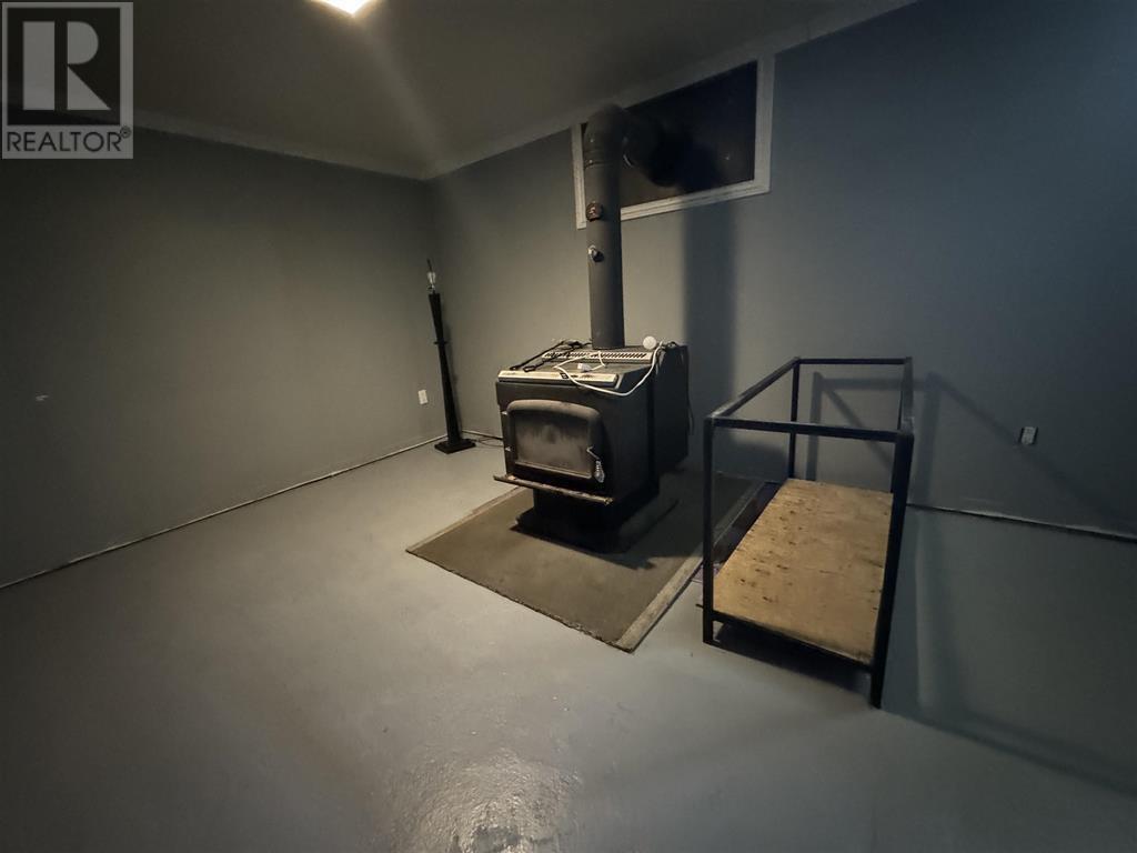 46 Neebig Avenue, Manitouwadge, ON - Indoor