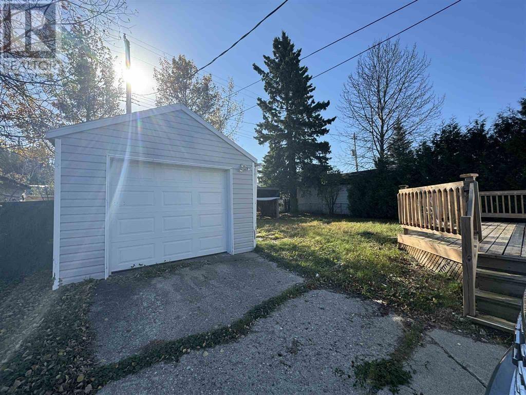 46 Neebig Avenue, Manitouwadge, ON - Outdoor