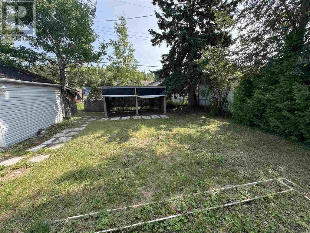 46 Neebig Avenue, Manitouwadge, ON - Outdoor