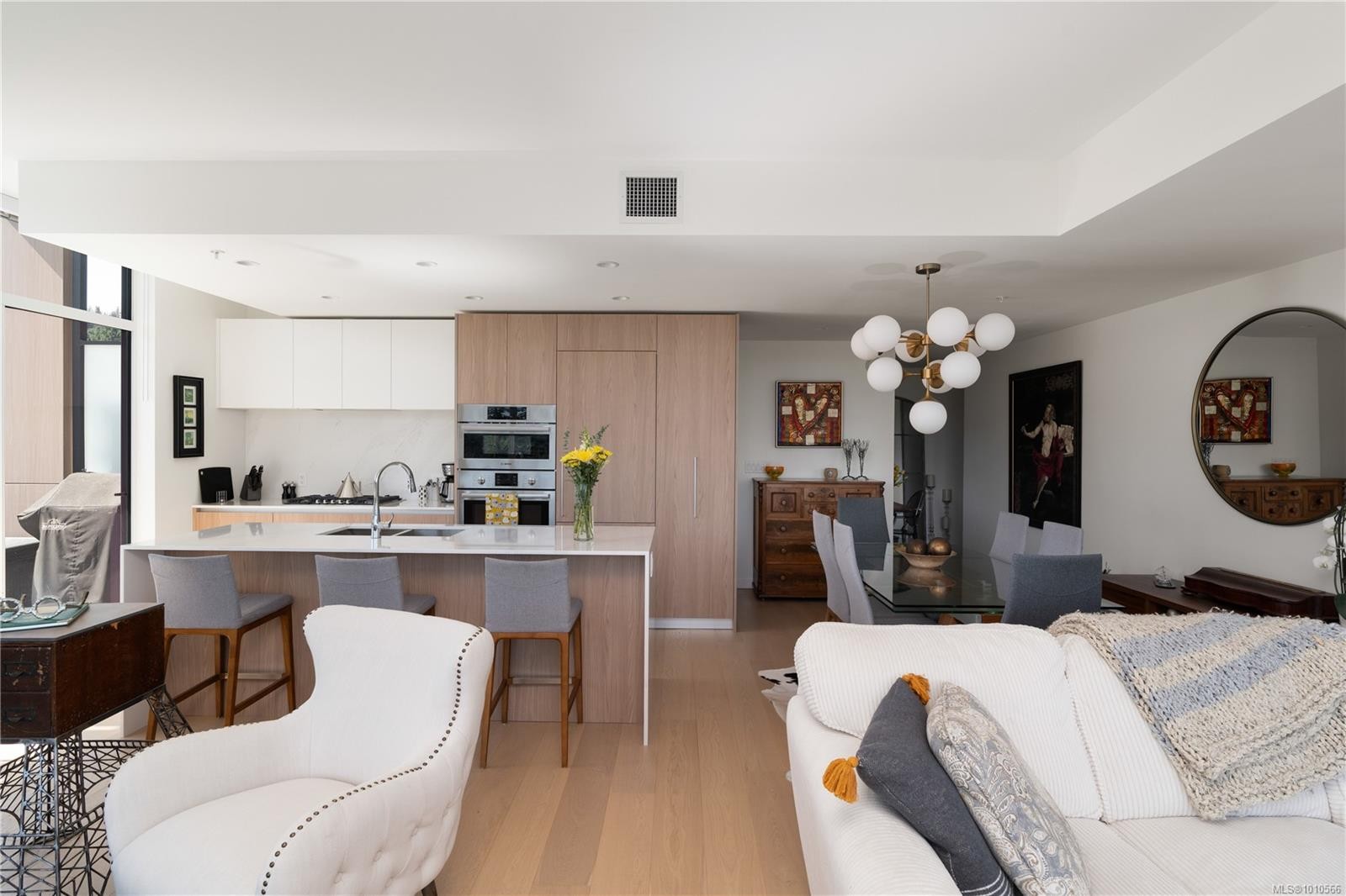 602-2000 Hannington Rd, Langford, BC - Indoor