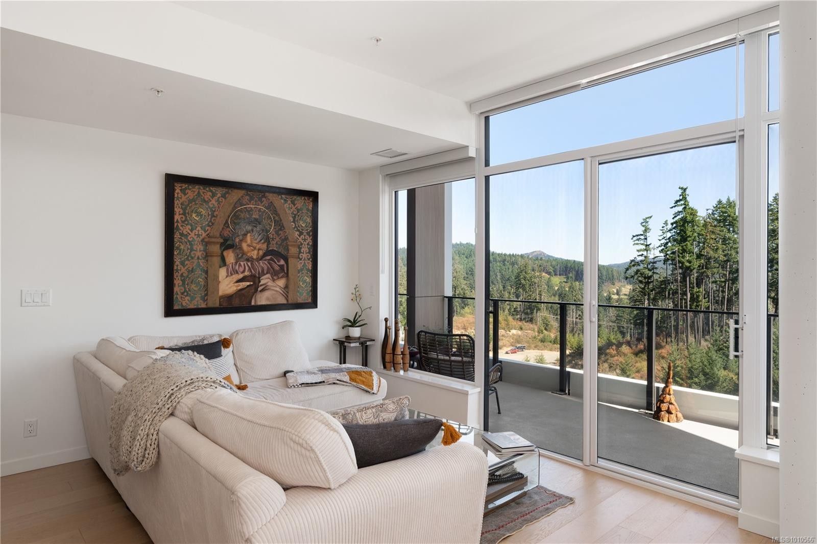 602-2000 Hannington Rd, Langford, BC - Indoor