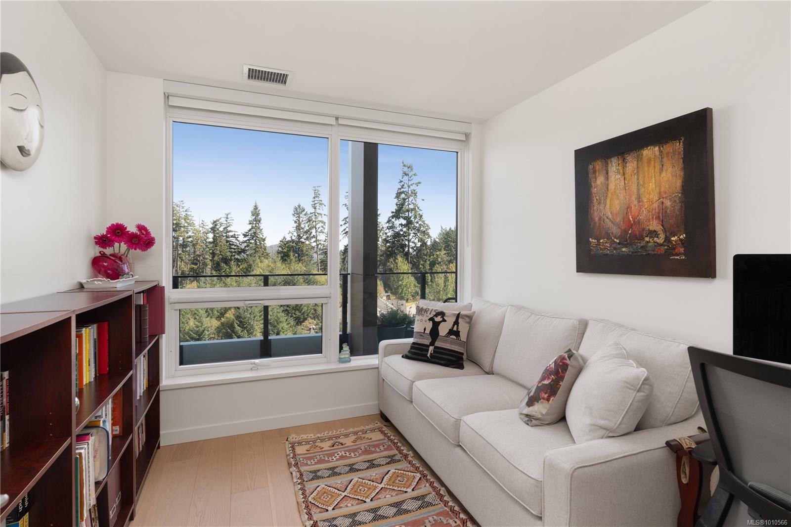 602-2000 Hannington Rd, Langford, BC - Indoor Photo Showing Other Room