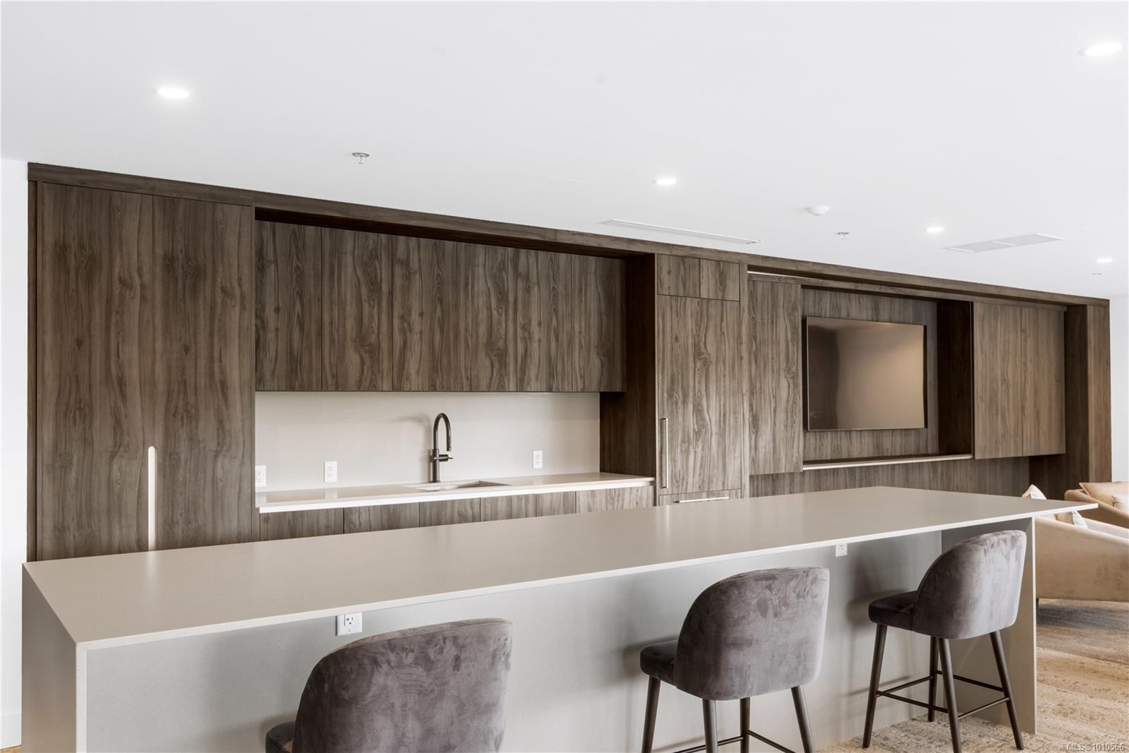 602-2000 Hannington Rd, Langford, BC - Indoor