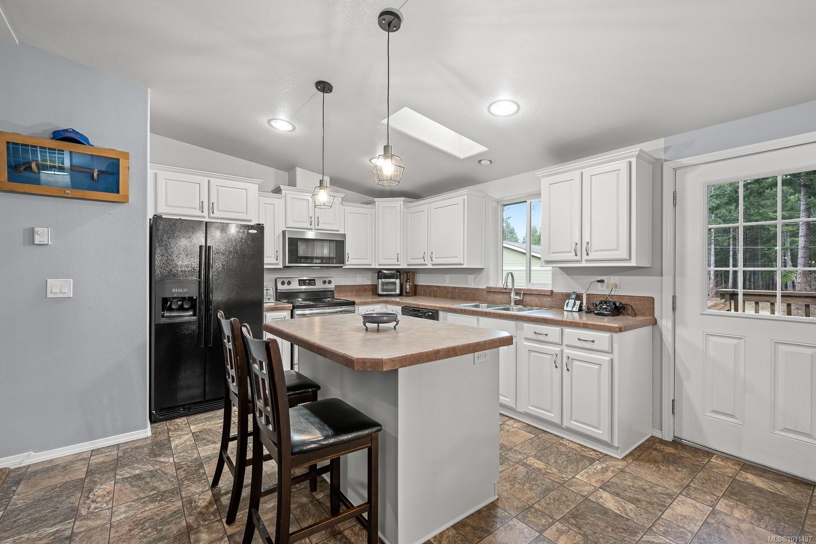 1888 Bates Rd, Courtenay, BC