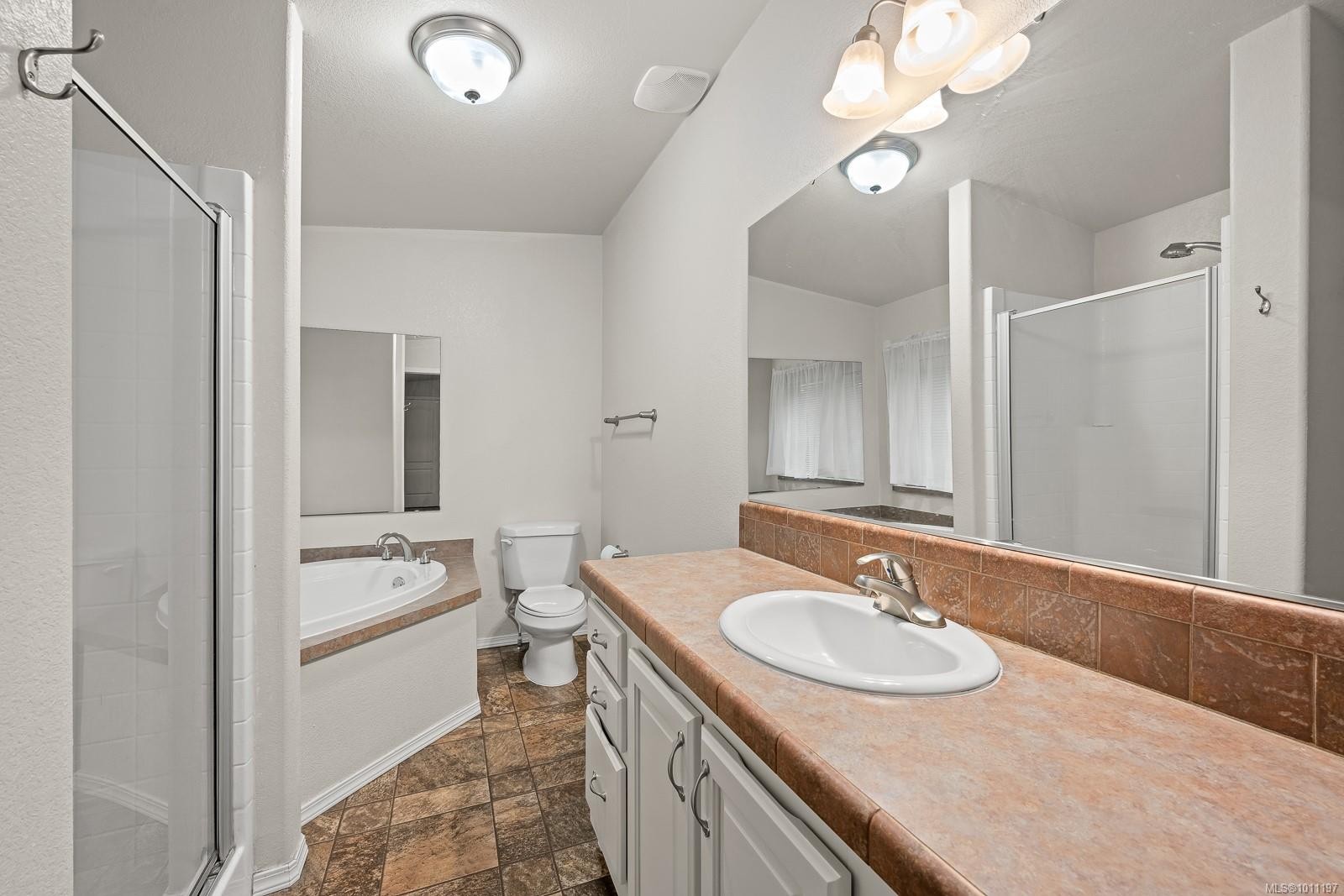 1888 Bates Rd, Courtenay, BC