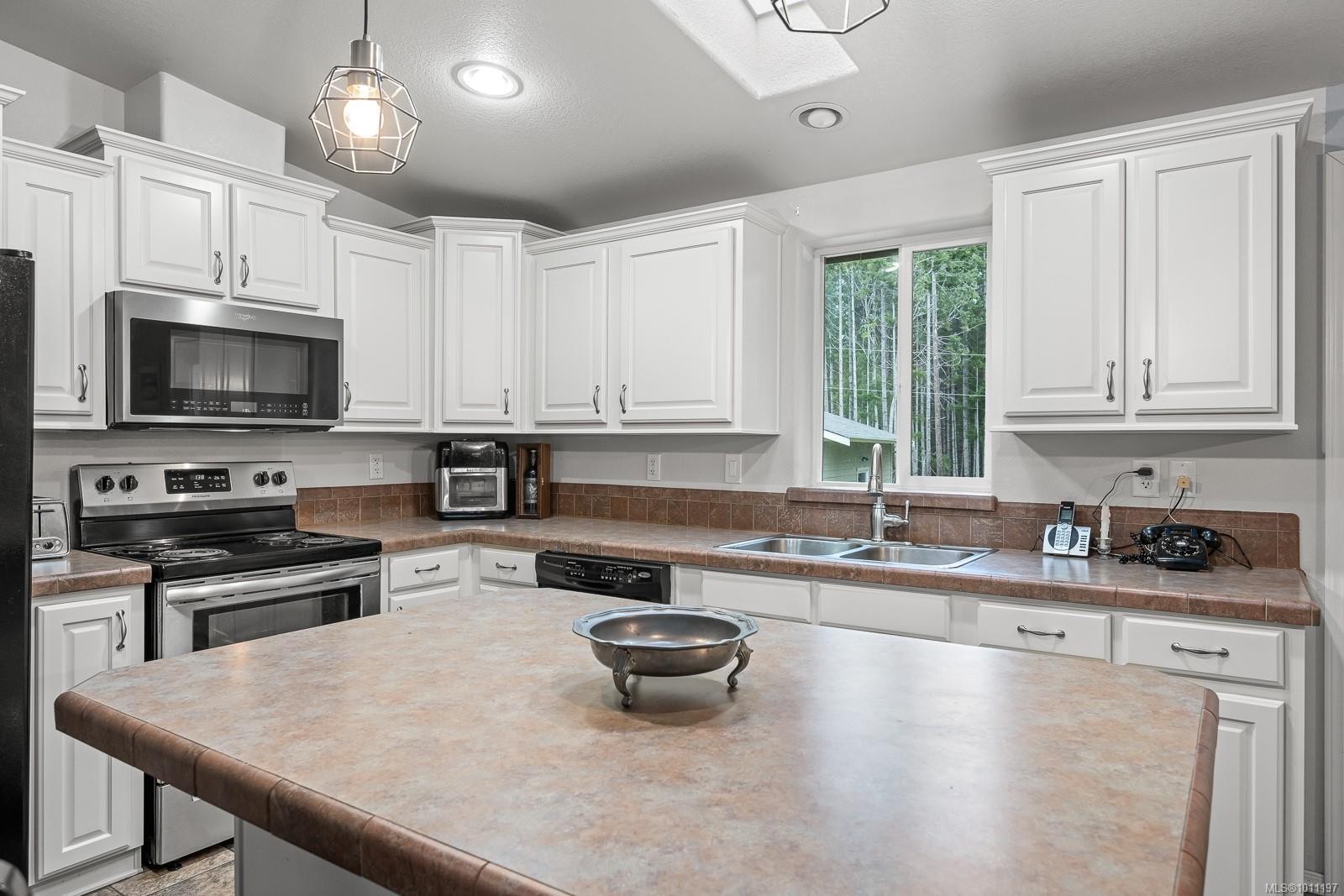 1888 Bates Rd, Courtenay, BC