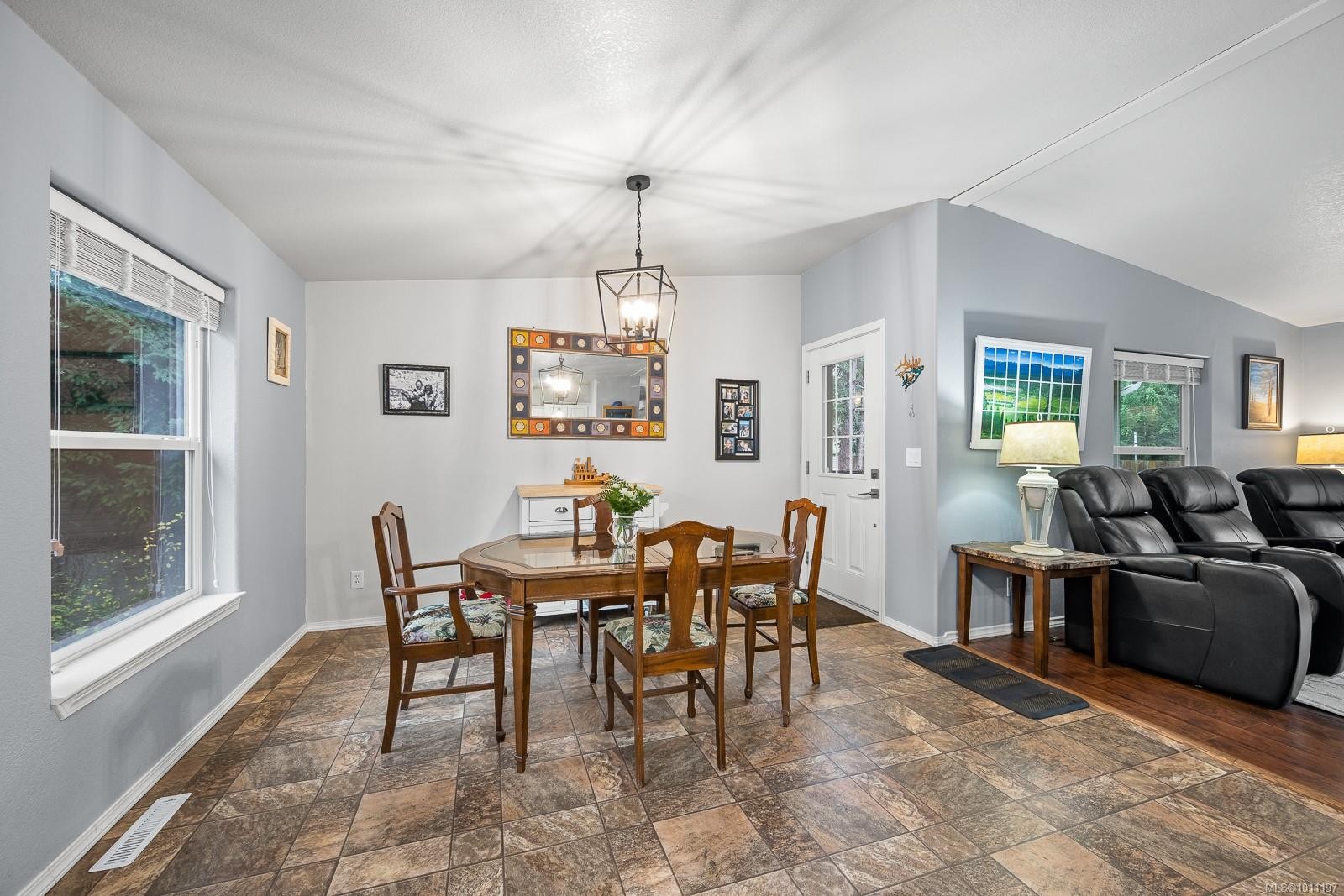 1888 Bates Rd, Courtenay, BC