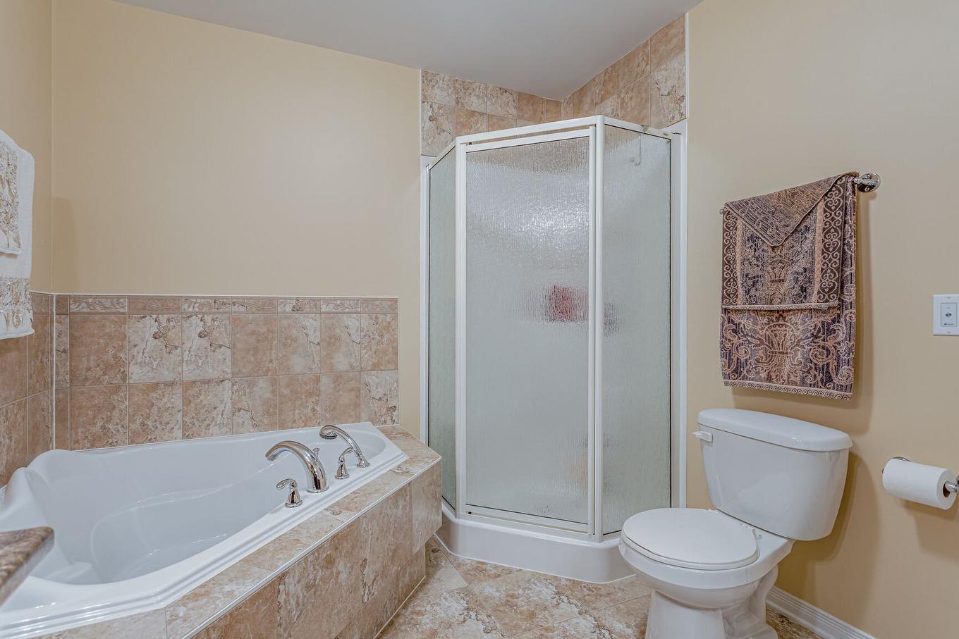 Salle de bains attenante à la CCP - 273 Rue De Barcelone, Dollard-Des-Ormeaux, QC - Indoor Photo Showing Bathroom