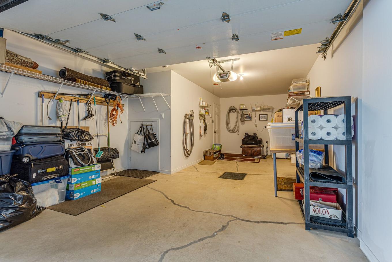 Garage - 273 Rue De Barcelone, Dollard-Des-Ormeaux, QC - Indoor Photo Showing Garage