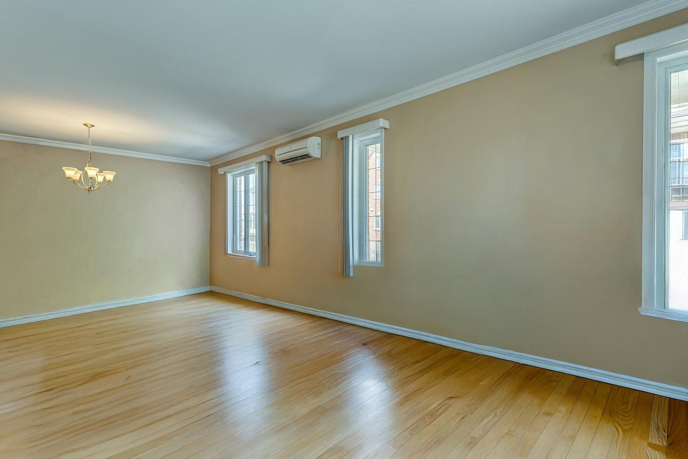 Vue d'ensemble - 273 Rue De Barcelone, Dollard-Des-Ormeaux, QC - Indoor Photo Showing Other Room