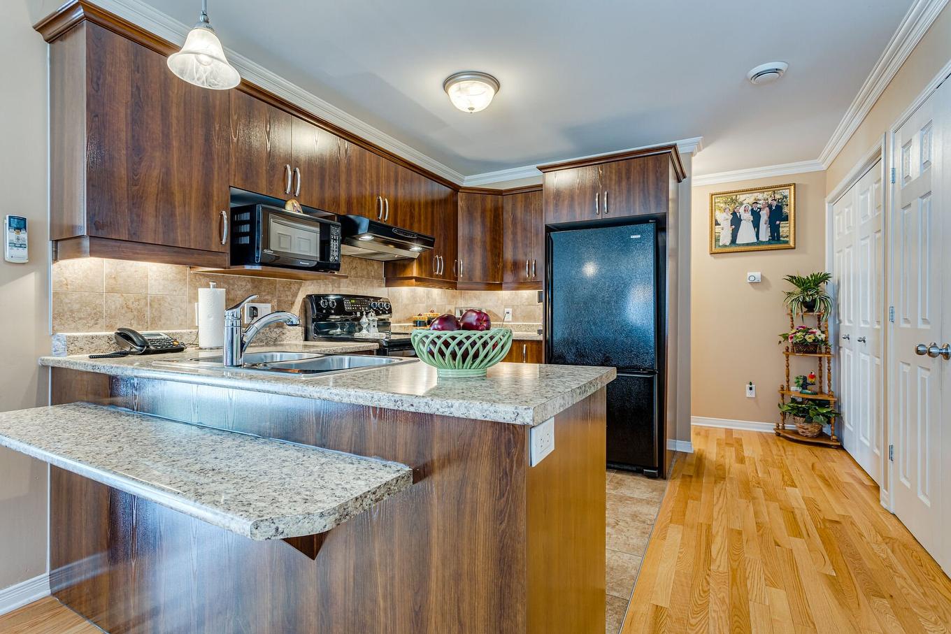 Cuisine - 273 Rue De Barcelone, Dollard-Des-Ormeaux, QC - Indoor Photo Showing Kitchen With Double Sink