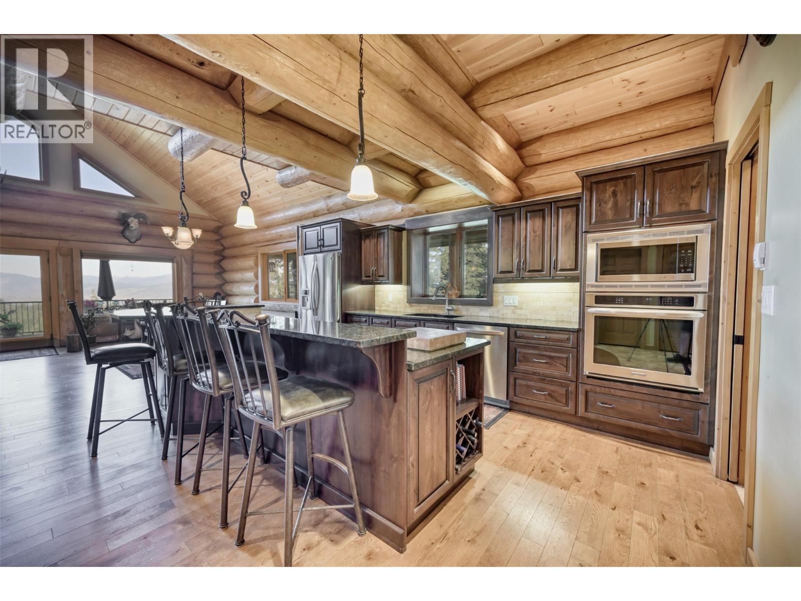 6470 Mckinney Road, Oliver, BC - Indoor Photo Showing Kitchen With Upgraded Kitchen