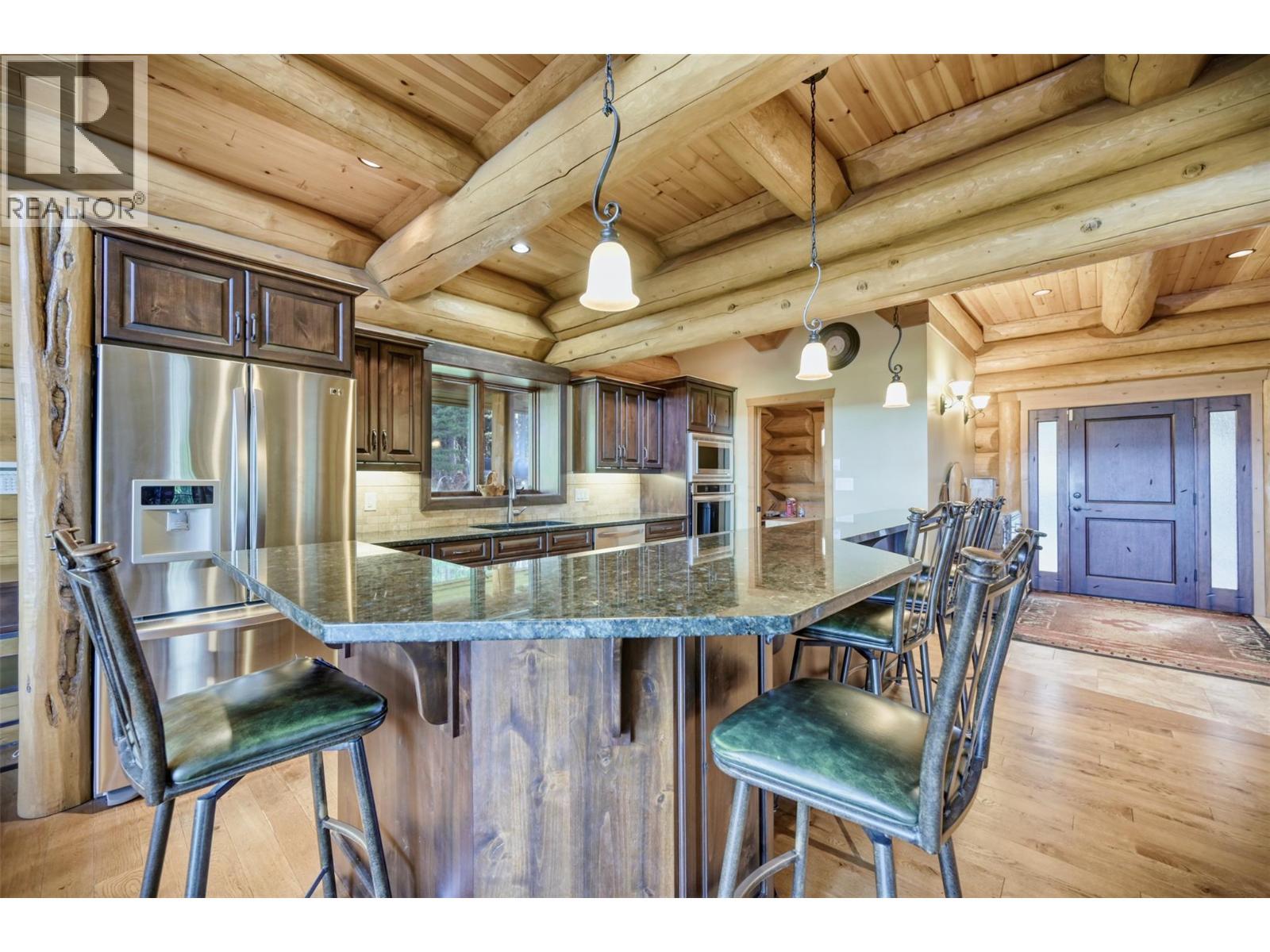 6470 Mckinney Road, Oliver, BC - Indoor Photo Showing Kitchen With Upgraded Kitchen