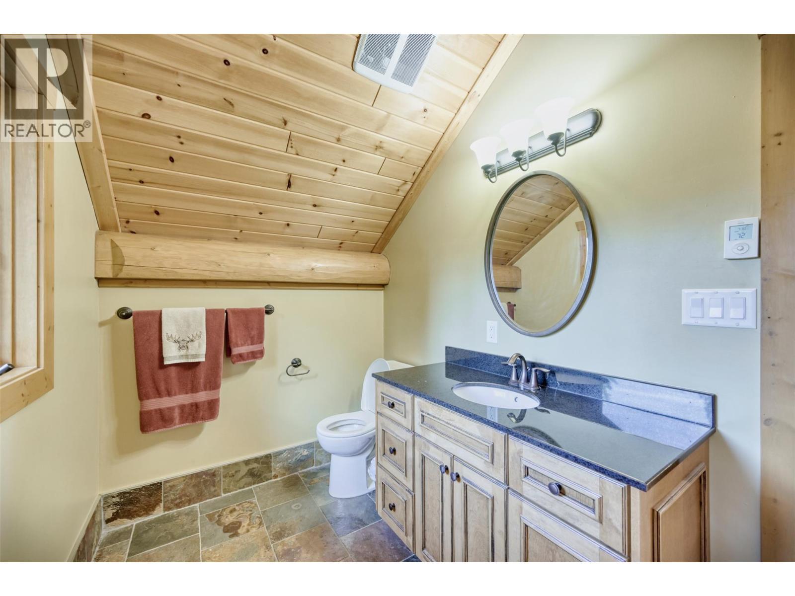 6470 Mckinney Road, Oliver, BC - Indoor Photo Showing Bathroom