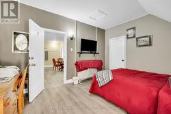 GUEST ROOM -