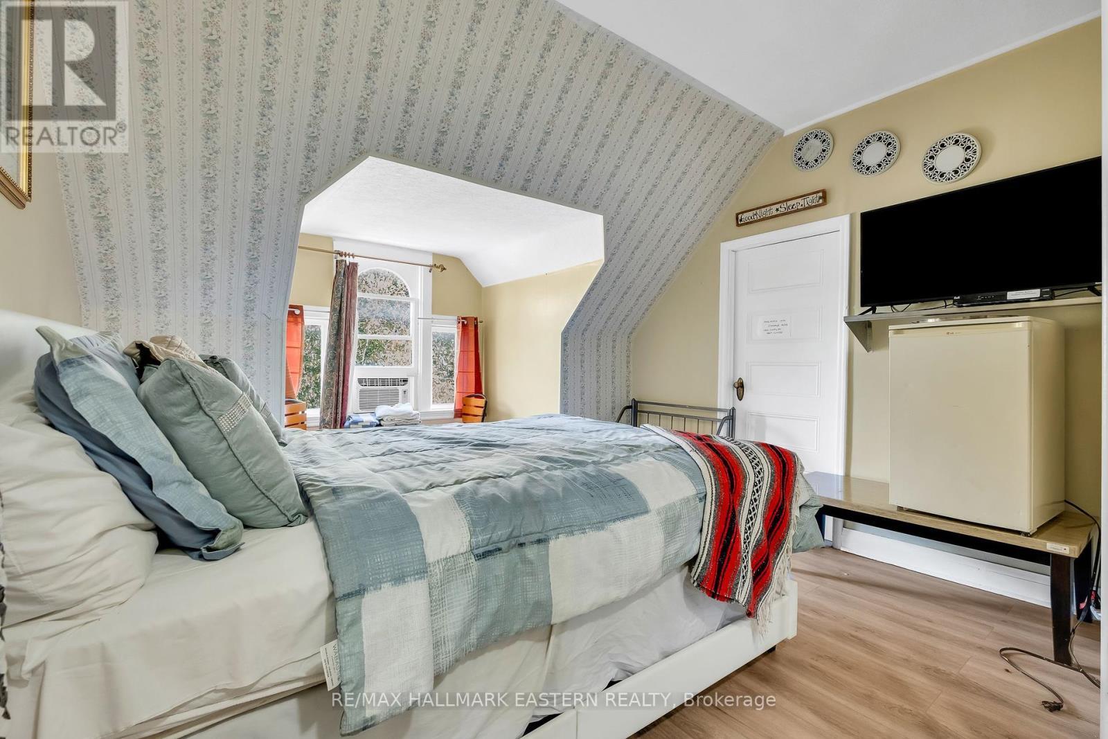 GUEST ROOM - 29 Bursthall Street, Marmora And Lake (Marmora Ward), ON