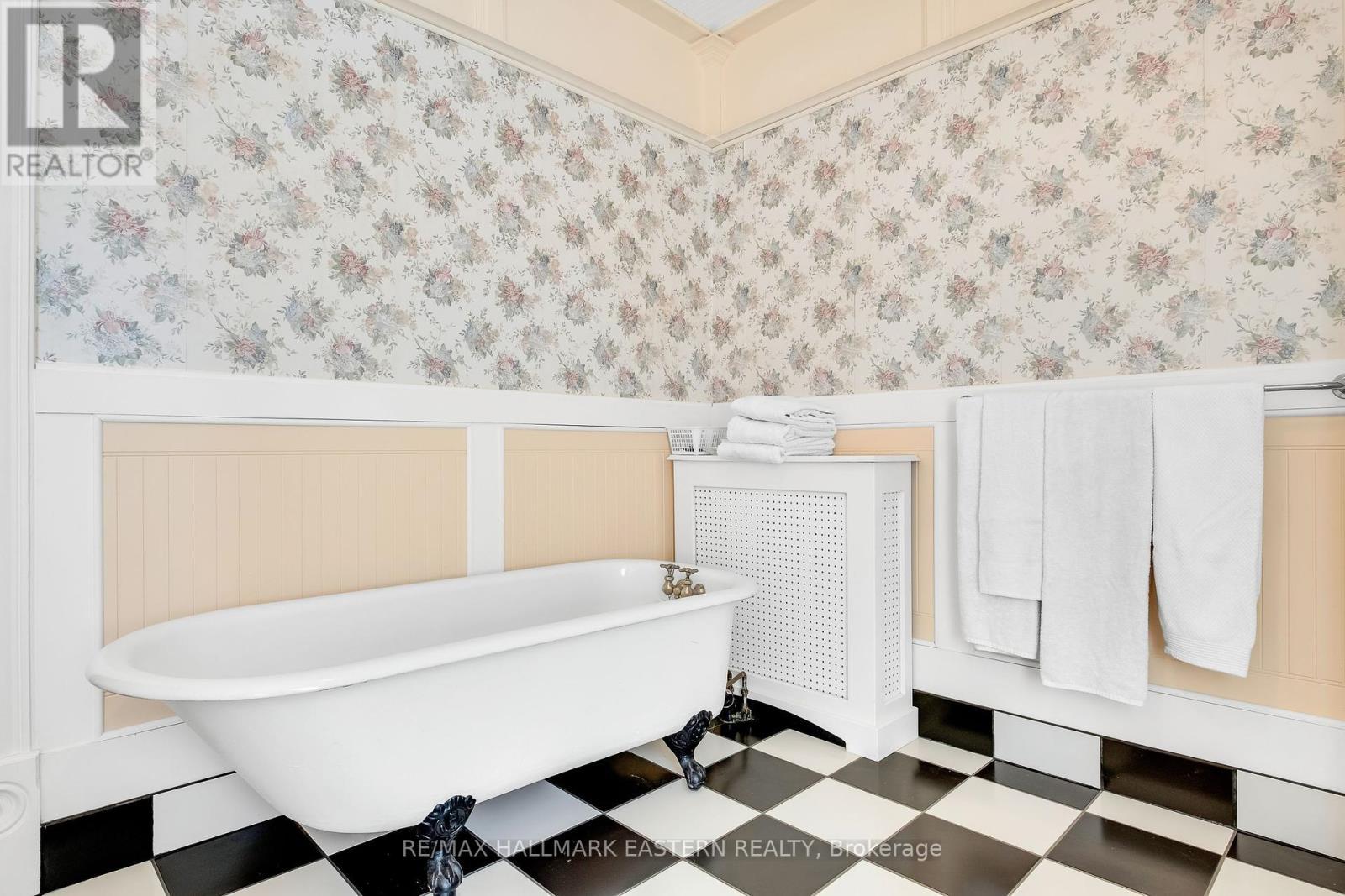 GUEST ENSUITE - 29 Bursthall Street, Marmora And Lake (Marmora Ward), ON