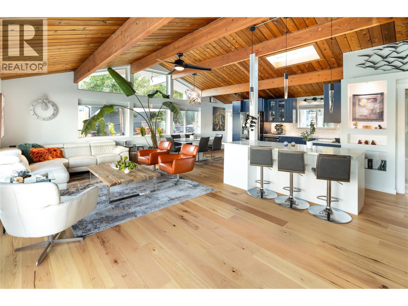 7192 Brent Road, Peachland, BC - Indoor