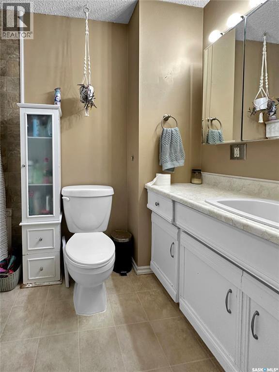 219 4Th Avenue, Whitewood, SK - Indoor Photo Showing Bathroom