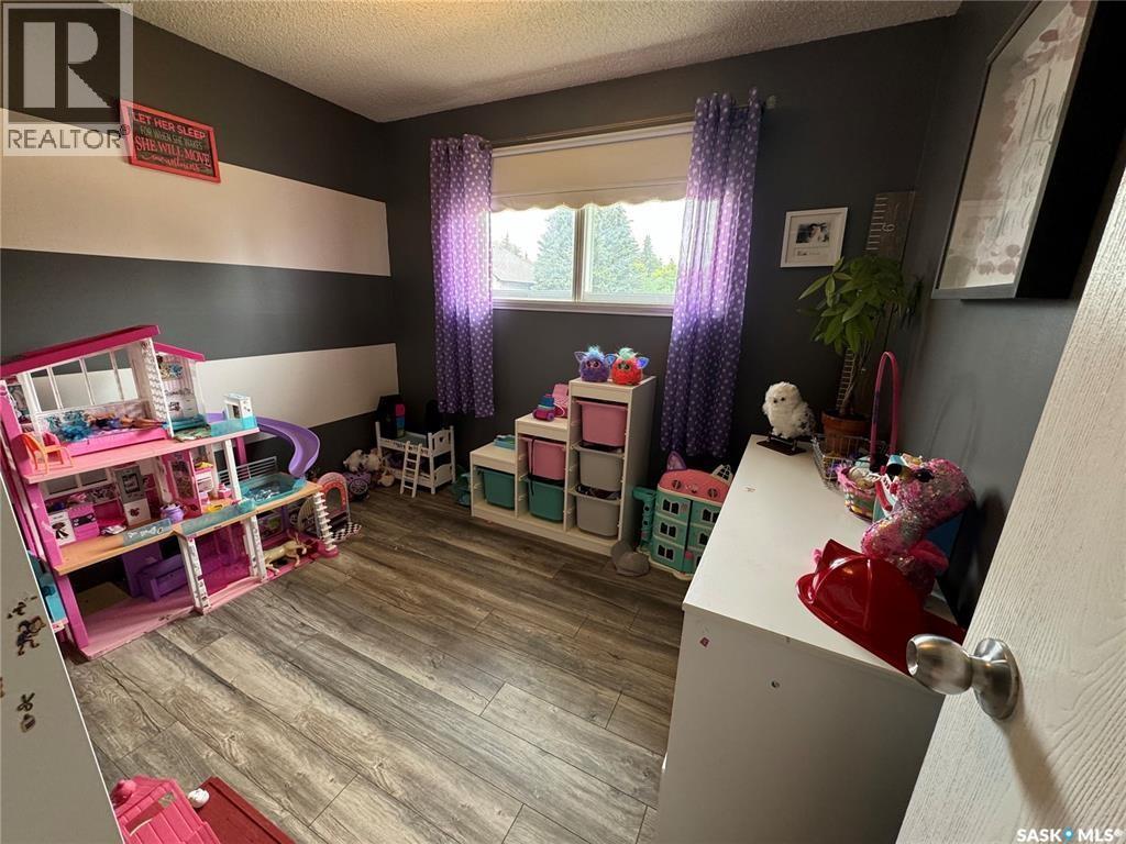 219 4Th Avenue, Whitewood, SK - Indoor