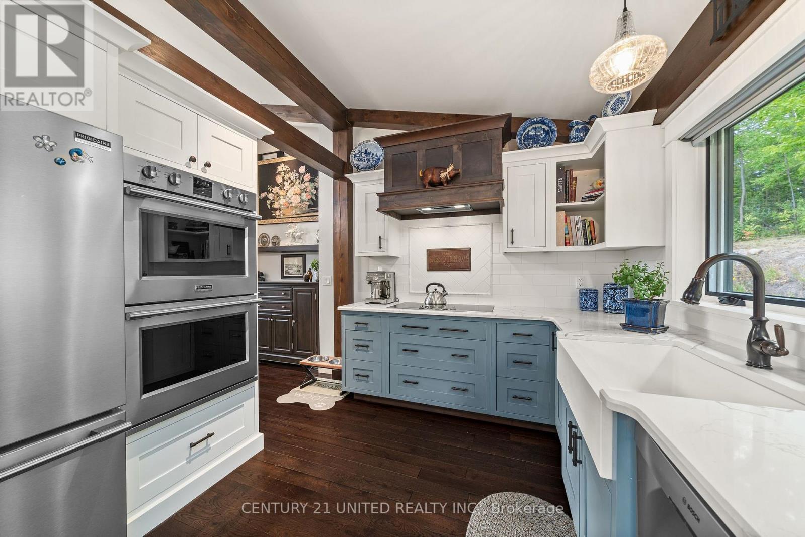 72 Darling Drive, Selwyn, ON - Indoor Photo Showing Kitchen With Upgraded Kitchen