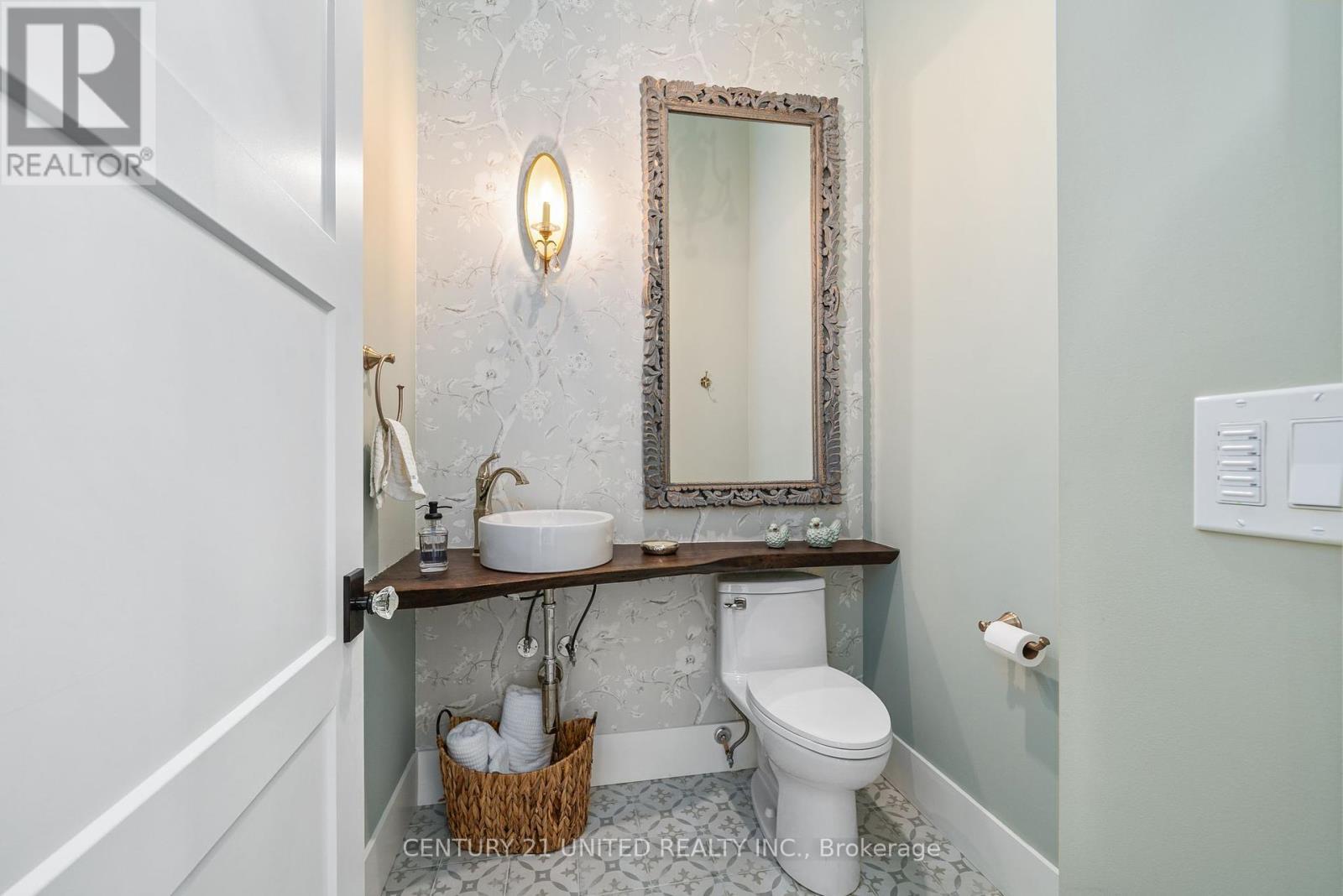 72 Darling Drive, Selwyn, ON - Indoor Photo Showing Bathroom