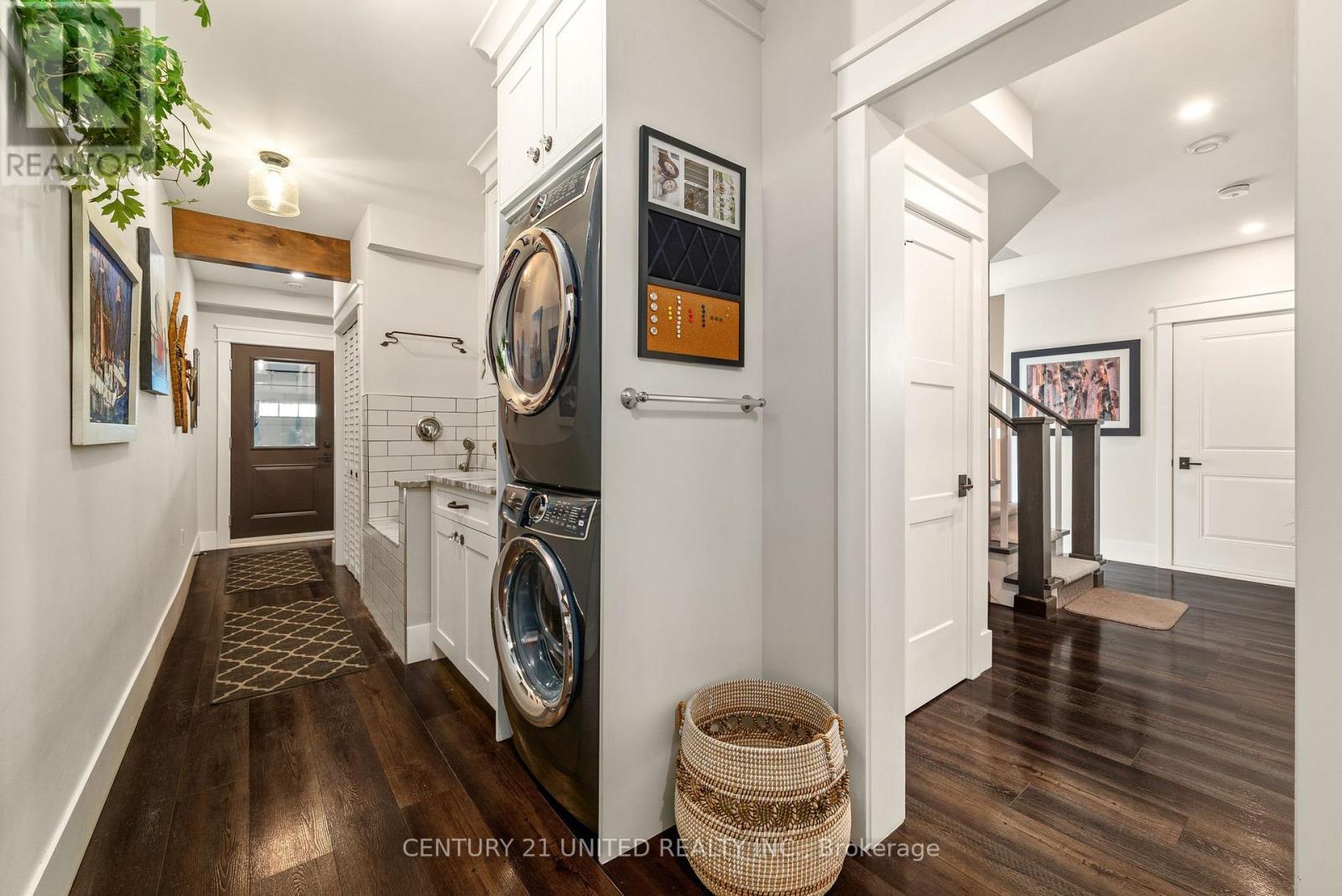 72 Darling Drive, Selwyn, ON - Indoor Photo Showing Laundry Room