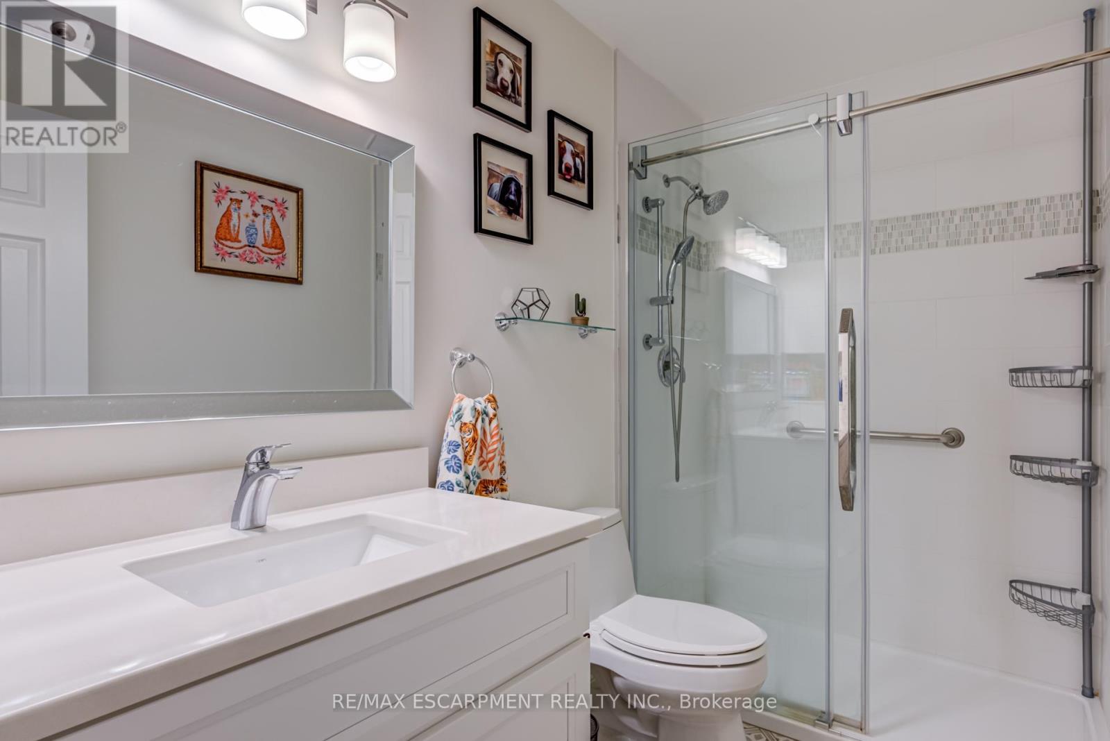 5 - 1560 Kerns Road, Burlington, ON - Indoor Photo Showing Bathroom
