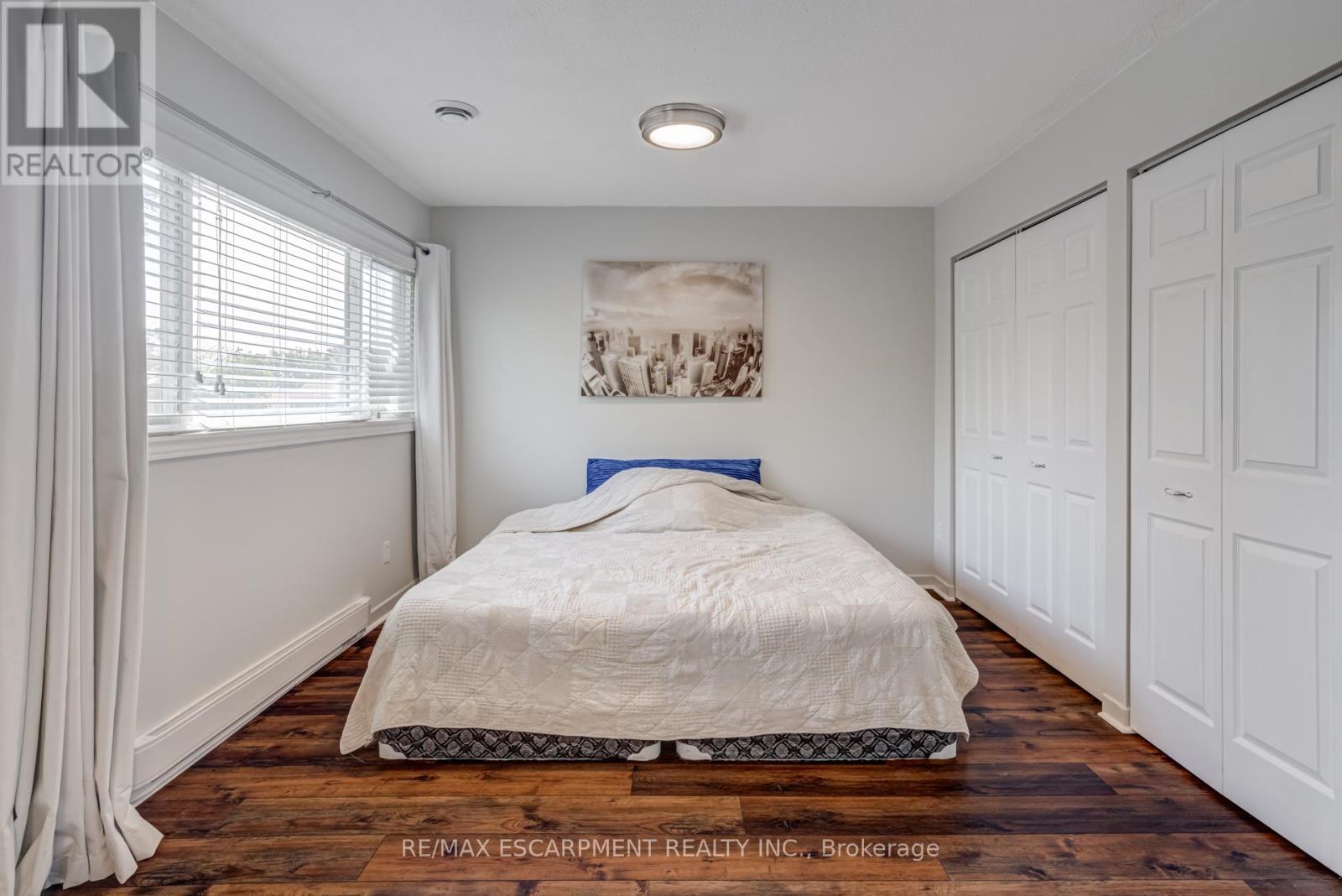 5 - 1560 Kerns Road, Burlington, ON - Indoor Photo Showing Bedroom