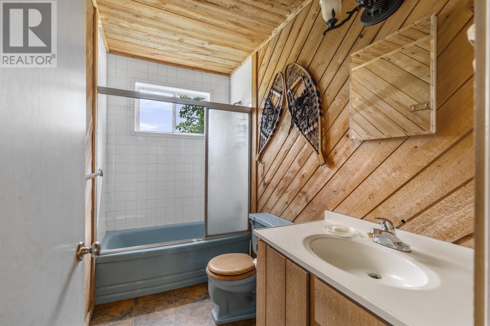 80 Chiblow Lake Rd, Iron Bridge, ON - Indoor Photo Showing Bathroom