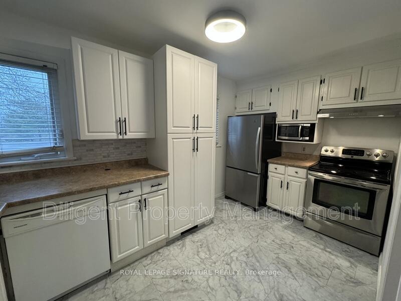 805 Morphet Avenue, Peterborough, ON - Indoor Photo Showing Kitchen
