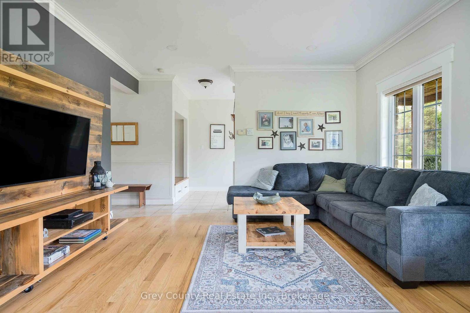 135260 9Th Line, Grey Highlands, ON - Indoor Photo Showing Living Room
