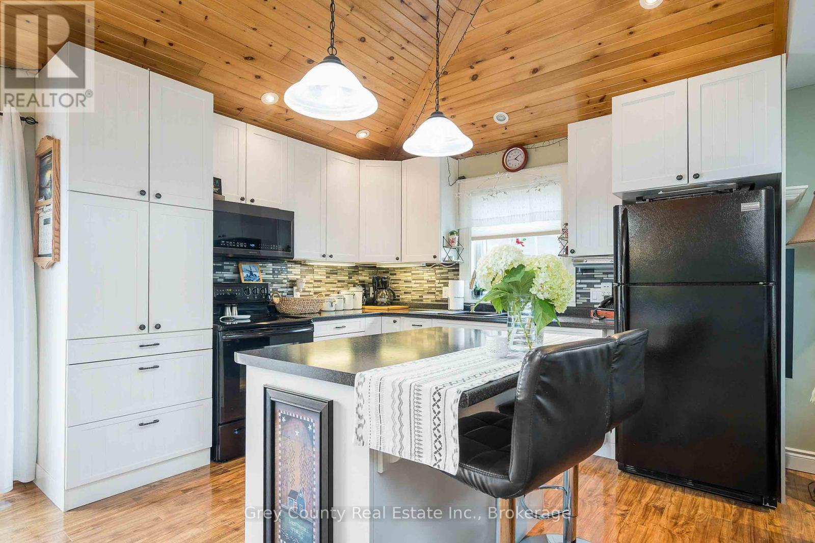 135260 9Th Line, Grey Highlands, ON - Indoor Photo Showing Kitchen