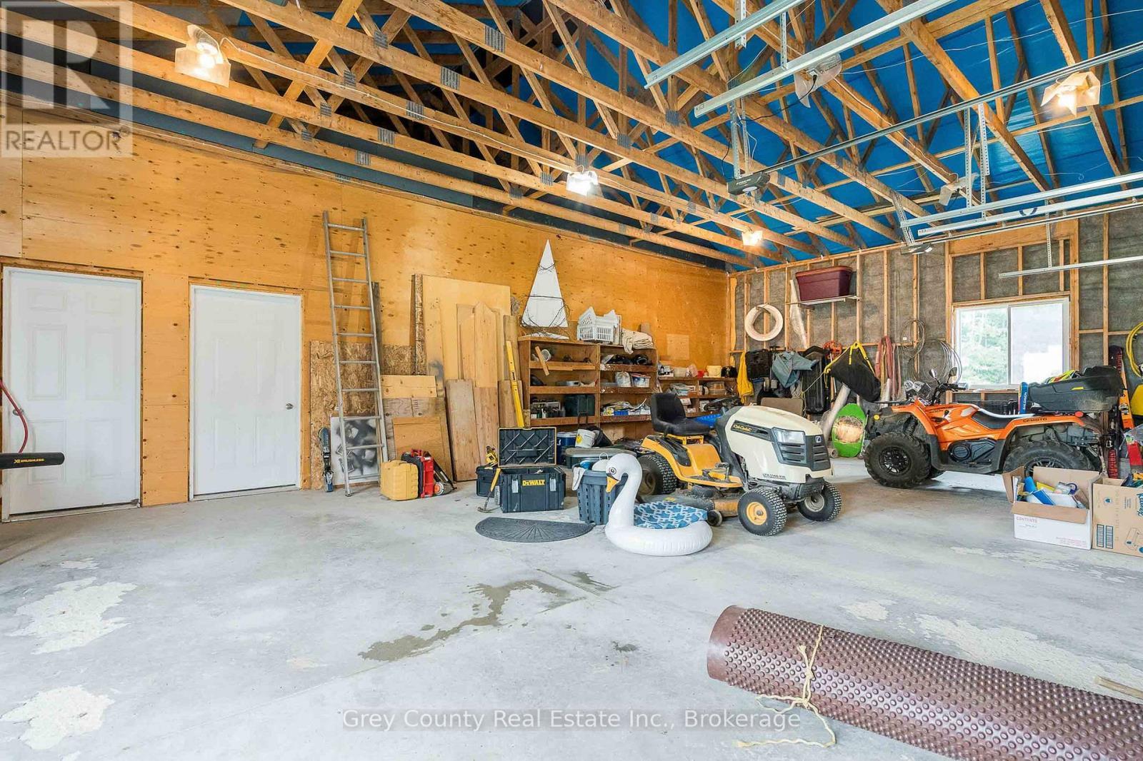 135260 9Th Line, Grey Highlands, ON - Indoor Photo Showing Garage