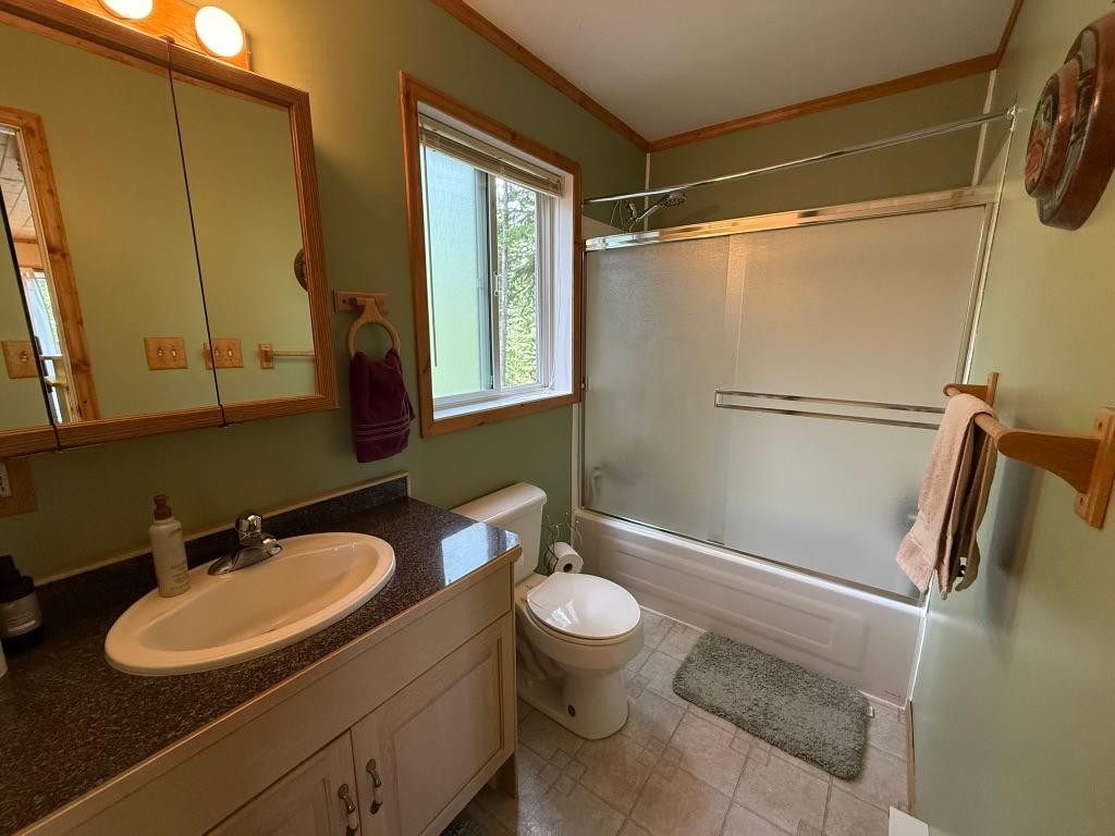 150 Porcupine Road, Oliver, BC - Indoor Photo Showing Bathroom