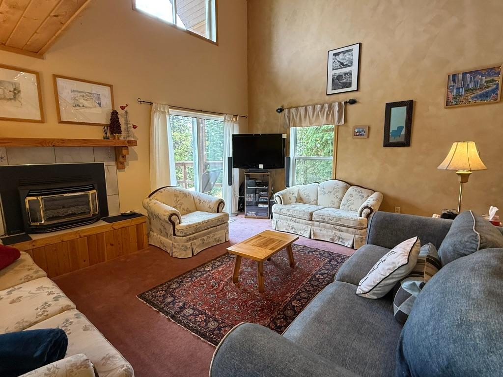 150 Porcupine Road, Oliver, BC - Indoor Photo Showing Living Room With Fireplace