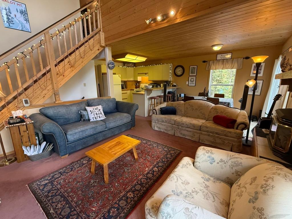 150 Porcupine Road, Oliver, BC - Indoor Photo Showing Living Room
